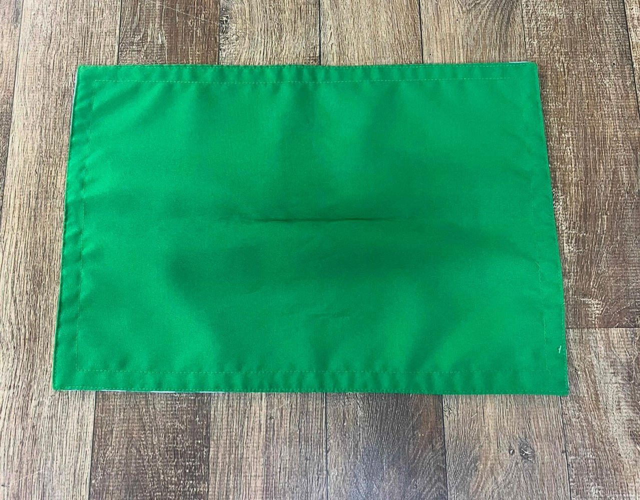 Jogo americano retangular verde bandeira