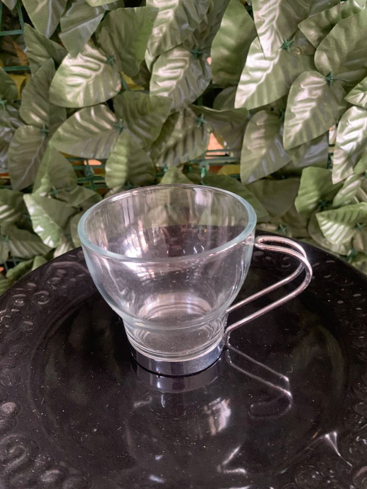 Xicara de vidro com alça de inox
