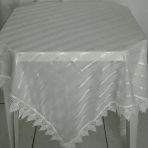 TOALHA QUADRADA 1,50MTS MARFIM VOIL COM GUIPIR