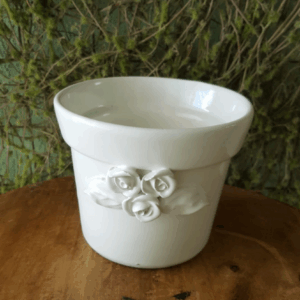 CACHEPÔ PORCELANA BRANCO COM FLOR 13 ALT/16 DIAM