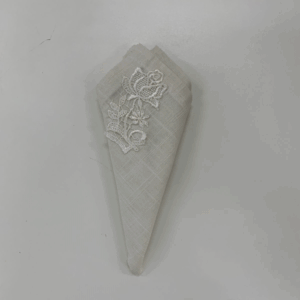 GUARDANAPO MARFIM RUSTICO C/ UMA ROSA GUIPIR PONTA