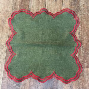 JOGO AMERICANO VERDE MUSGO COM BORDADO NA BORDA VERMELHO 45X45