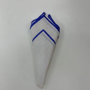 GUARDANAPO BRANCO C/ BORDADO AZUL NA BARRA  45x45