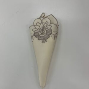 GUARDANAPO MARFIM DECORADO COM FLOR NA PONTA 45x45