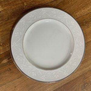 PRATOS DE MESA DECORADO PRATA